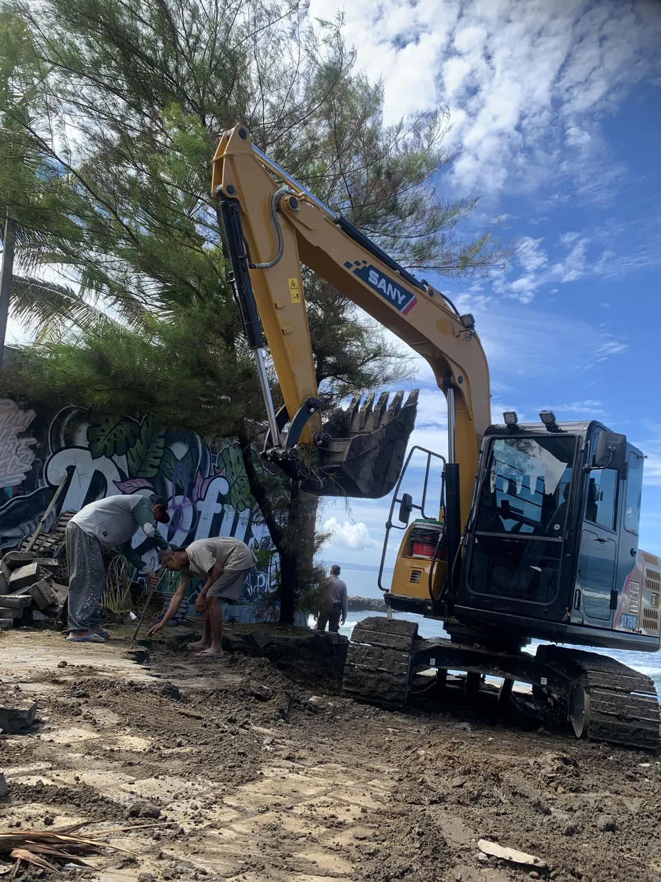 Sewa excavator Bali – unit JKR aktif di lokasi proyek – foto 3