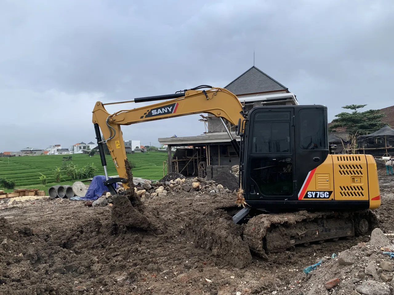 Mini excavator JKR di proyek villa & lahan sempit Bali – foto 4