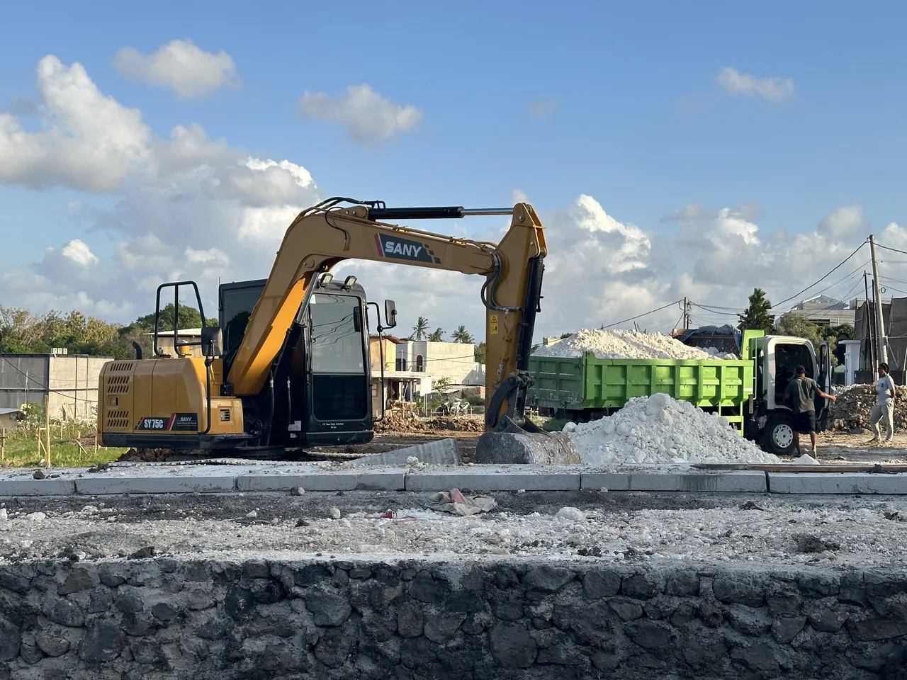 Operasi alat berat Jiwa Karya Rental di lapangan Bali – foto 9