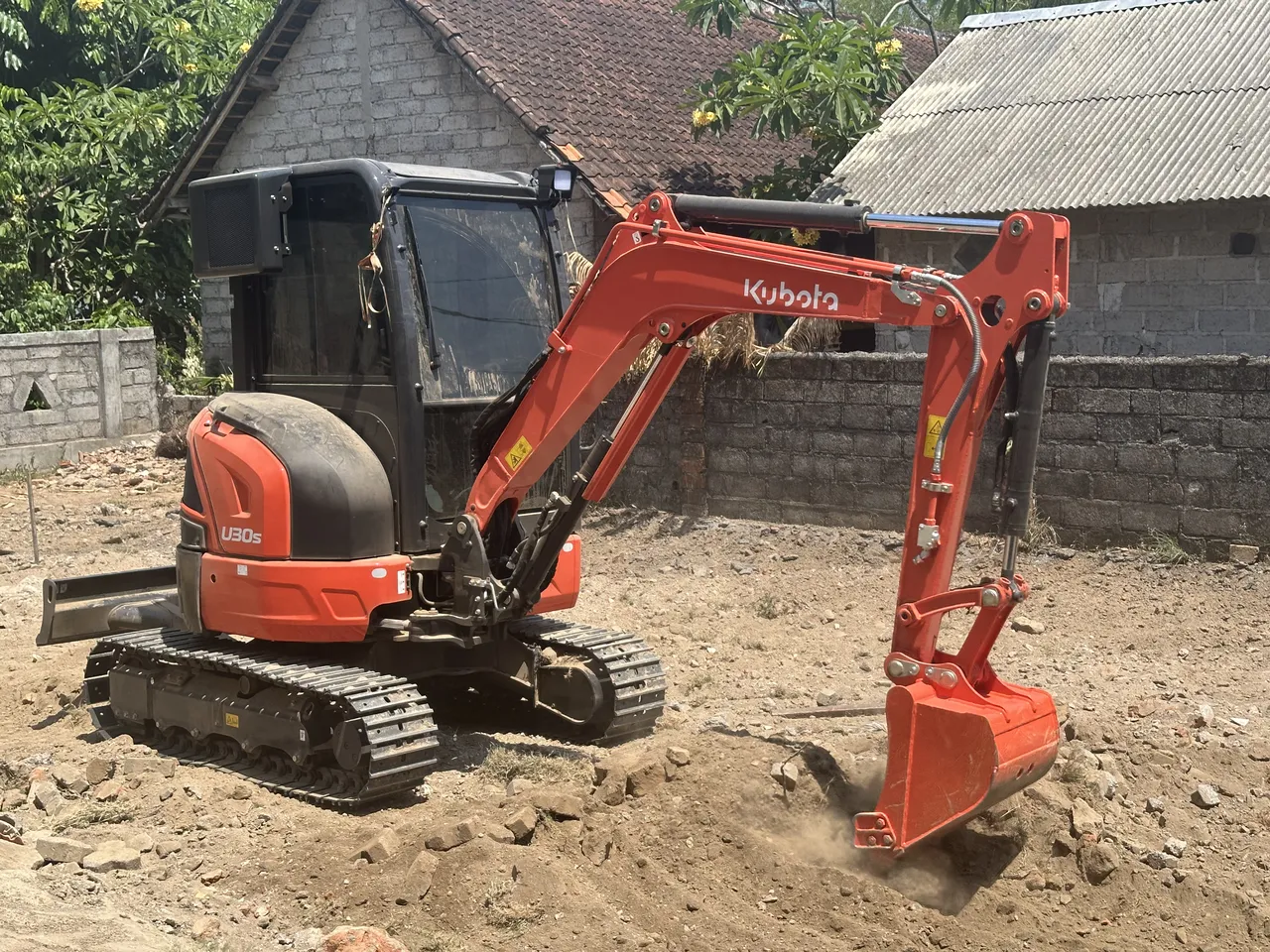 Sewa excavator Bali – unit JKR aktif di lokasi proyek – foto 24